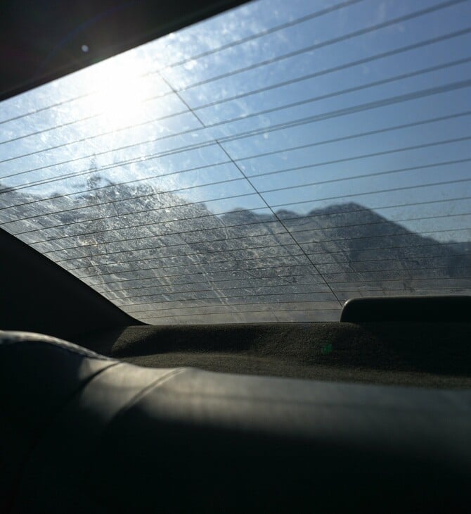  Τα βουνά στην έρημο του Σινά, στις 6 το πρωί. Από τον Στάθη Τσαγκαρουσιάνο