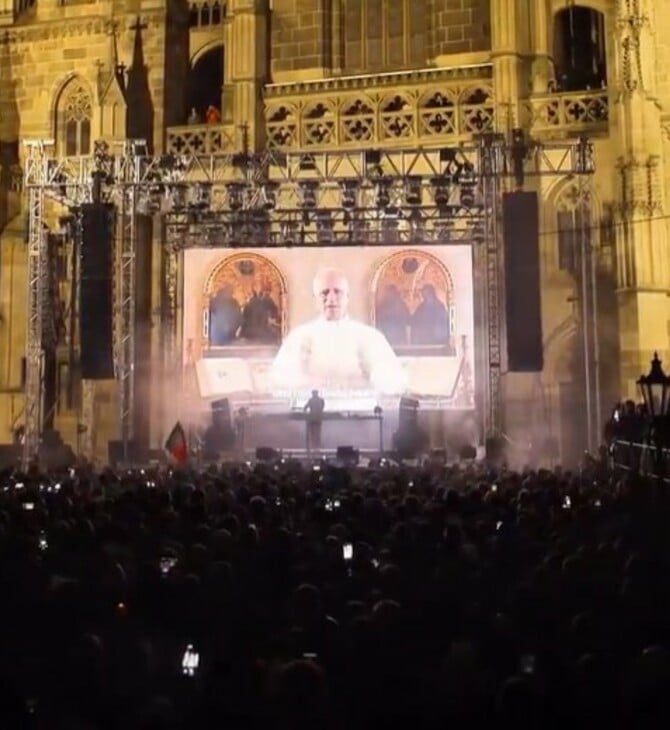 Ο Πάπας Λέων εμφανίστηκε σε rave party και ευλόγησε το κοινό 