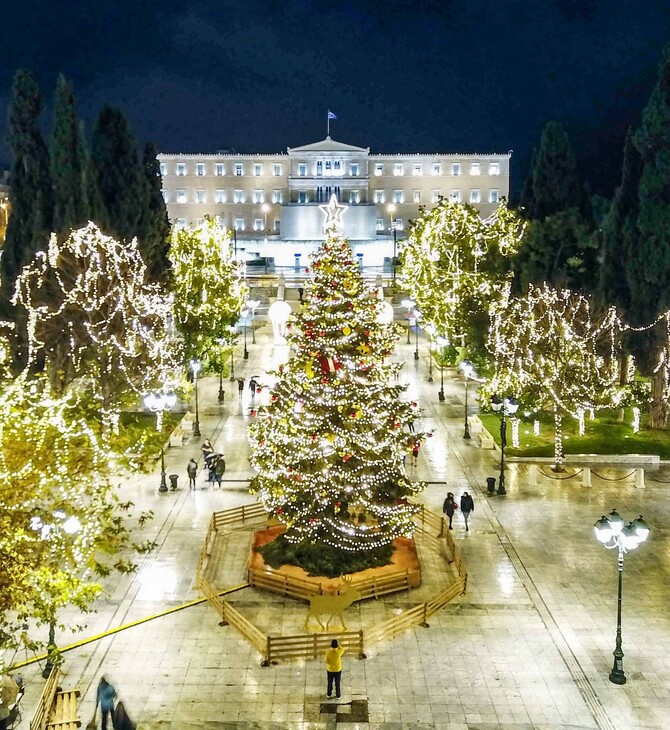 Χριστούγεννα στην Αθήνα: Πότε φωταγωγείται το δέντρο - Το πρόγραμμα της εκδήλωσης στο Σύνταγμα