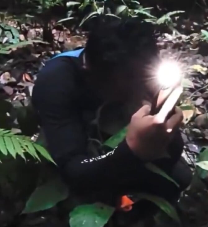 ΣΚ - Η συγκινητική στιγμή που ερευνητής ανακαλύπτει σπάνιο λουλούδι μετά από 13 χρόνια αναζήτησης