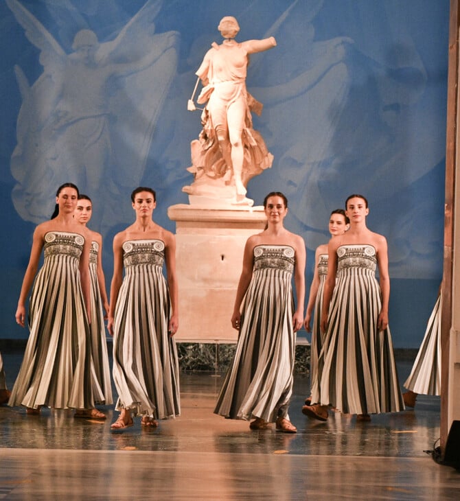 Μια τελετή αλλιώτικη: Η Ολυμπιακή Φλόγα άναψε μέσα στο μουσείο της Ολυμπίας