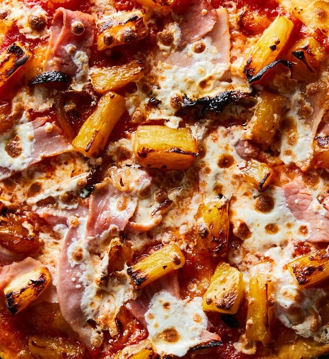 Λατρεύουμε την πίτσα με ανανά, πειράζει;