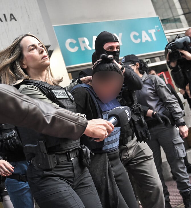 Δολοφονία στη Σαλαμίνα: Προφυλακιστέα η 46χρονη - Όσα είπε στην απολογία