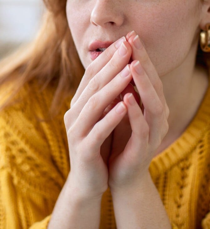 Λόξιγκας: Τι τον προκαλεί, πώς σταματά και πότε πρέπει να πάμε στον γιατρό;