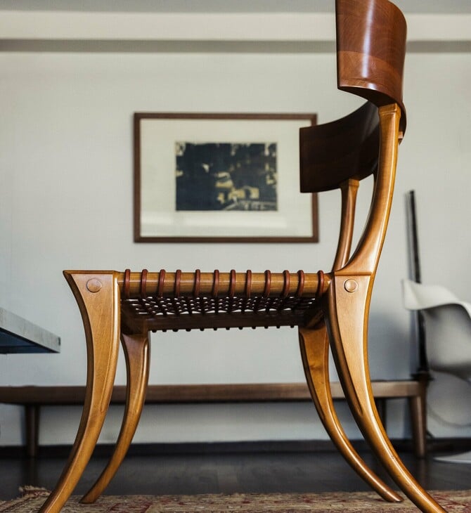 Ένα σπίτι γεμάτο με αριστουργηματικά έπιπλα Σαρίδη