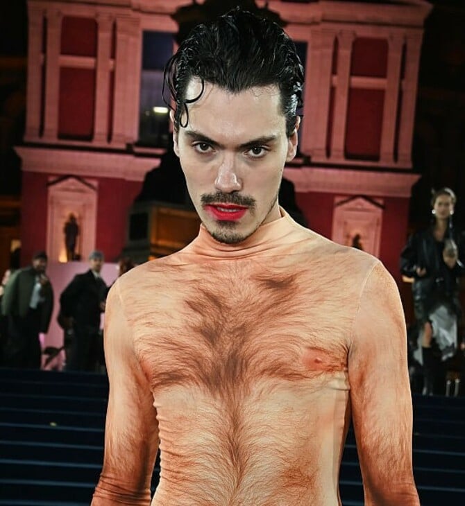 Η εμφάνιση-πρόκληση του Elias Medini στα Fashion Awards συζητήθηκε όσο καμία άλλη