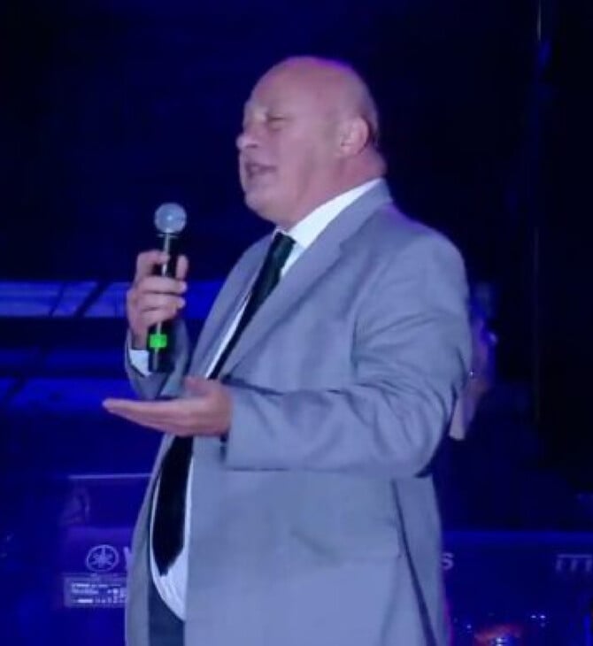 Αχιλλέας Μπέος: «Το πήρε ο π@@στης» - Τα γαλλικά στη φωταγώγηση του χριστουγεννιάτικου δέντρου του Βόλου