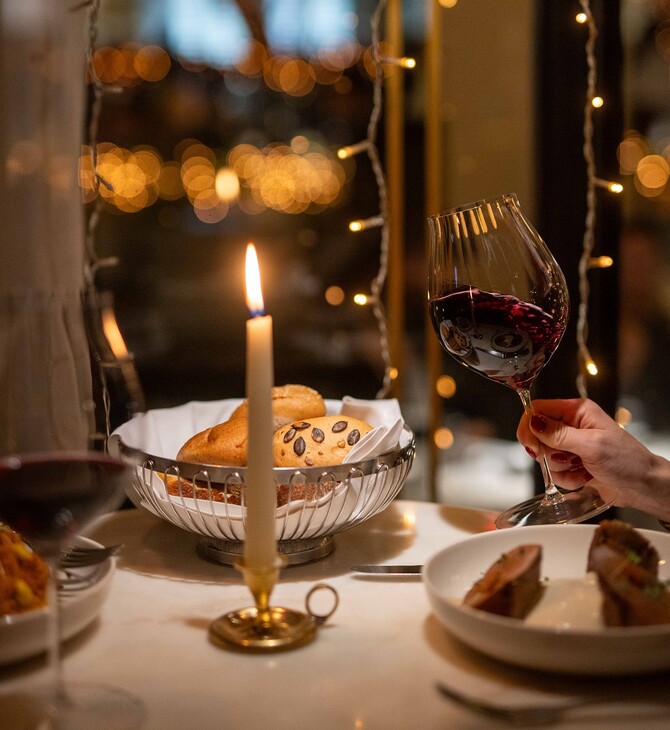 Athénée: Μια ανεπανάληπτη γαστρονομική εμπειρία στο πιο γιορτινό σκηνικό της πόλης