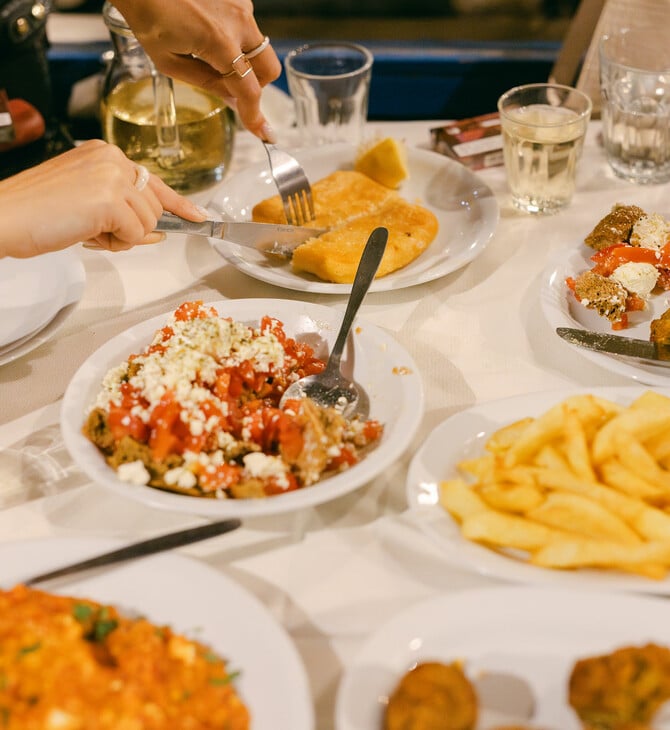 8 μεζεδοπωλεία