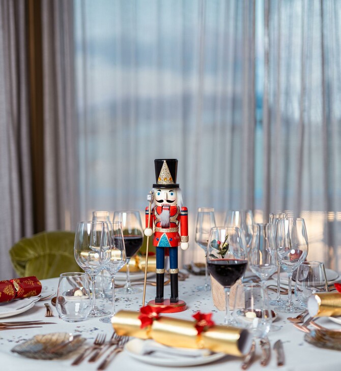 Ο γιορτινός κόσμος του NEW Hotel τον Δεκέμβριο