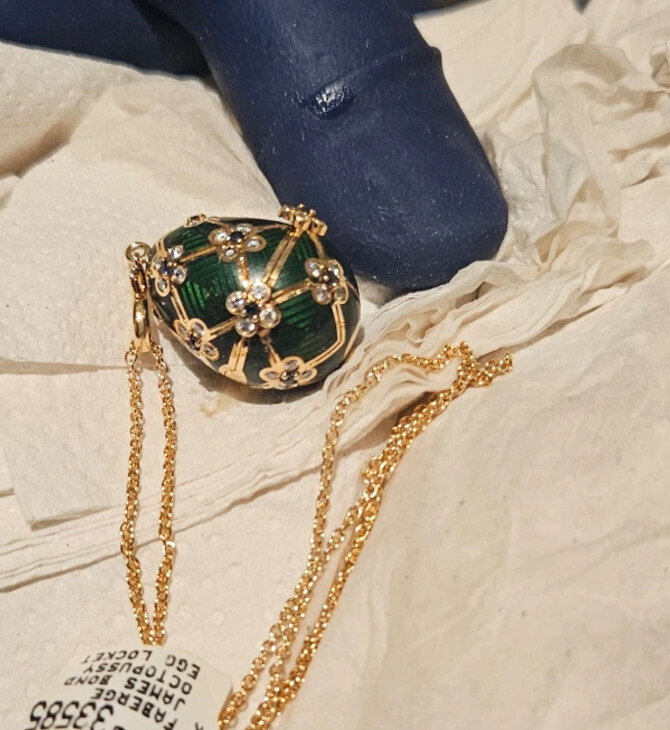 Νέα Ζηλανδία: Ανέκτησαν μενταγιόν Φαμπερζέ που ο ύποπτος φέρεται να κατάπιε σε κοσμηματοπωλείο