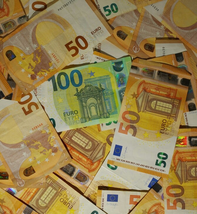 Δώρο Χριστουγέννων: Πότε καταβάλλεται και πώς μπορείτε να το υπολογίσετε 