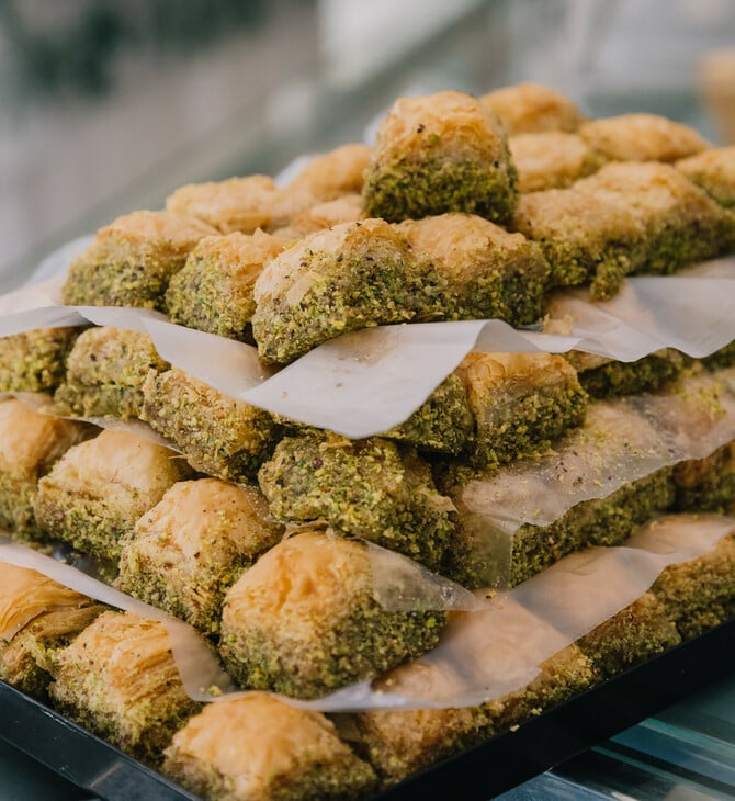 Με φιστίκι ή με καρύδι, ο μπακλαβάς είναι ένας