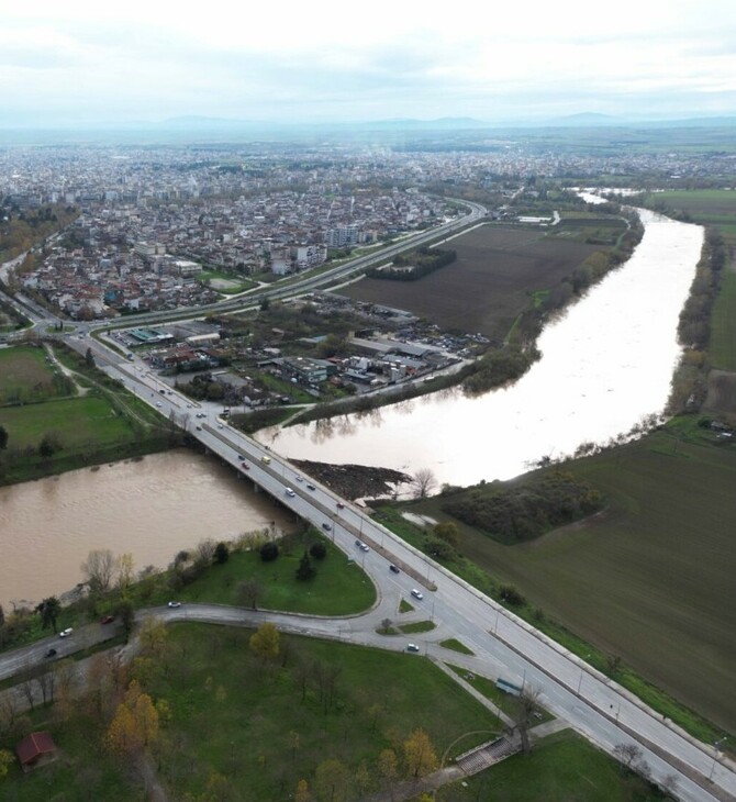 Θεσσαλία: Χιλιάδες στρέμματα «εξαφανίστηκαν» σε Τρίκαλα και Λάρισα εξαιτίας της υπερχείλισης του Πηνειού