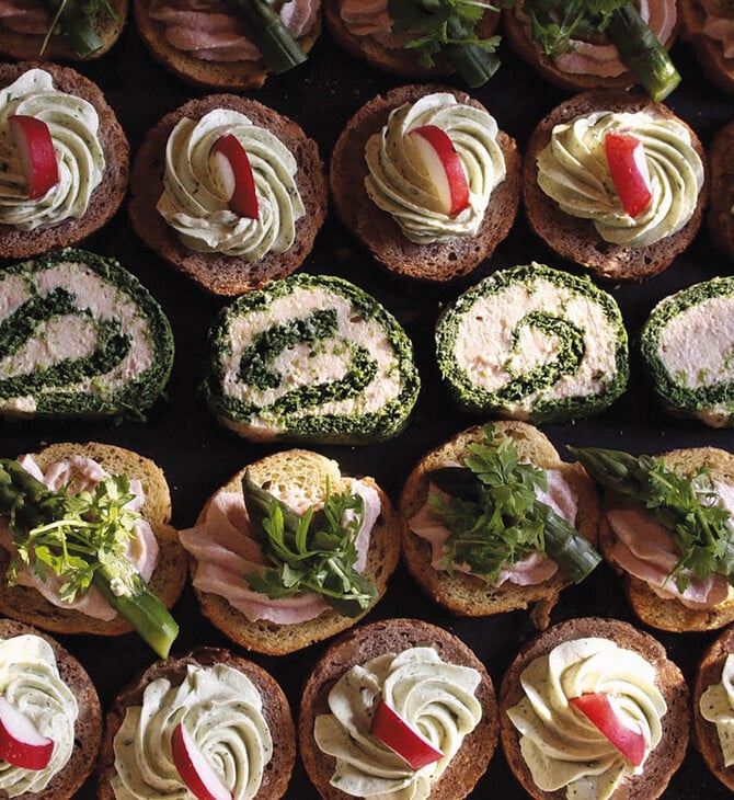 Granny’s Catering: Η «γιαγιά» που φέρνει νέα φρεσκάδα στις πιο όμορφες στιγμές μας