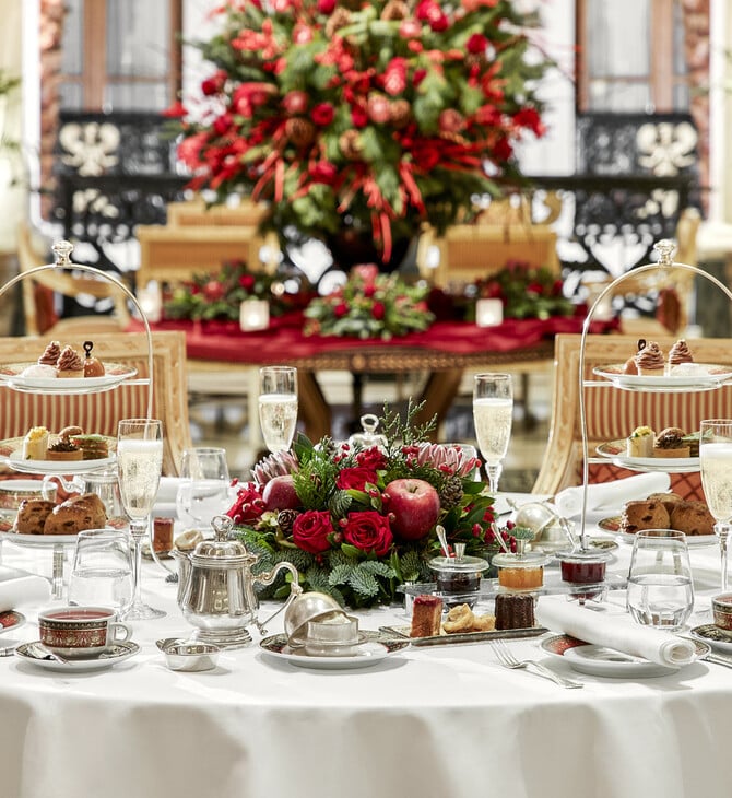 Η καρδιά των γιορτών χτυπά στα ξενοδοχεία Μεγάλη Βρεταννία & King George