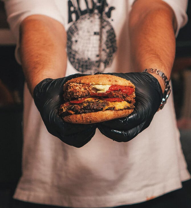 F*Smashing District Mozzart και Πραξιτέλους: Μια συνεργασία-έκπληξη και ένα μεγάλο street party στην καρδιά της Αθήνας