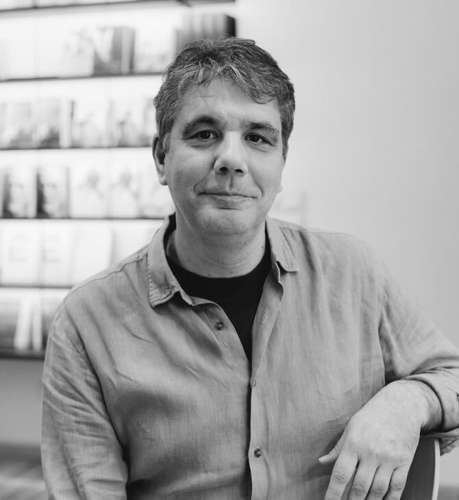 Δημήτρης Καράμπελας: «Σήμερα κανείς δεν πιστεύει στην αλληγορία»