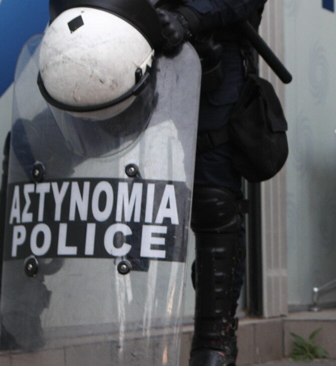 Επίθεση στο Α.Τ. Κυψέλης: Ελεύθεροι και οι 14 που προσήχθησαν μετά τις μολότοφ