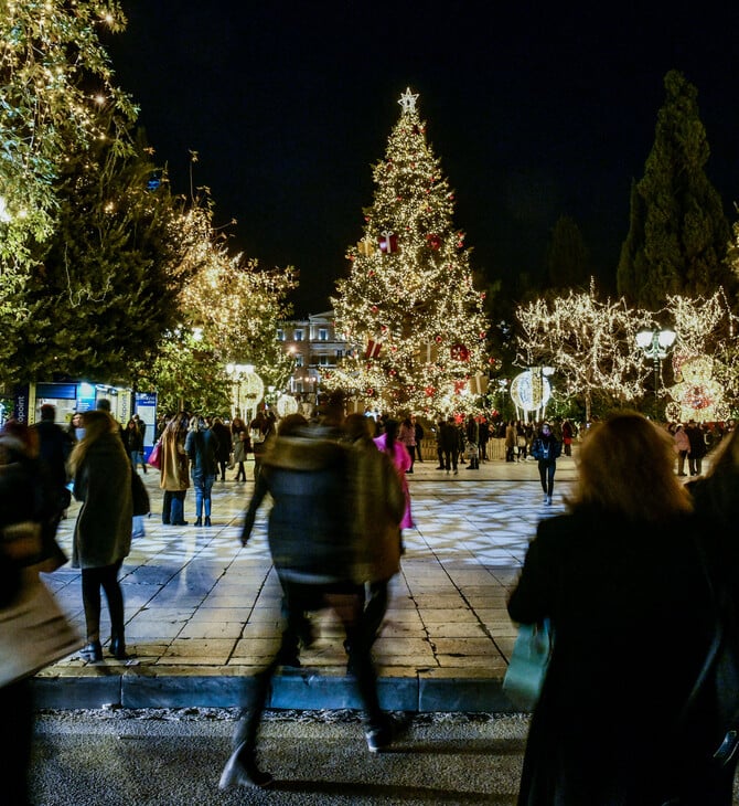 Χριστούγεννα 2025: Πότε ξεκινά το εορταστικό ωράριο - Ποιες Κυριακές θα είναι ανοιχτά τα καταστήματα