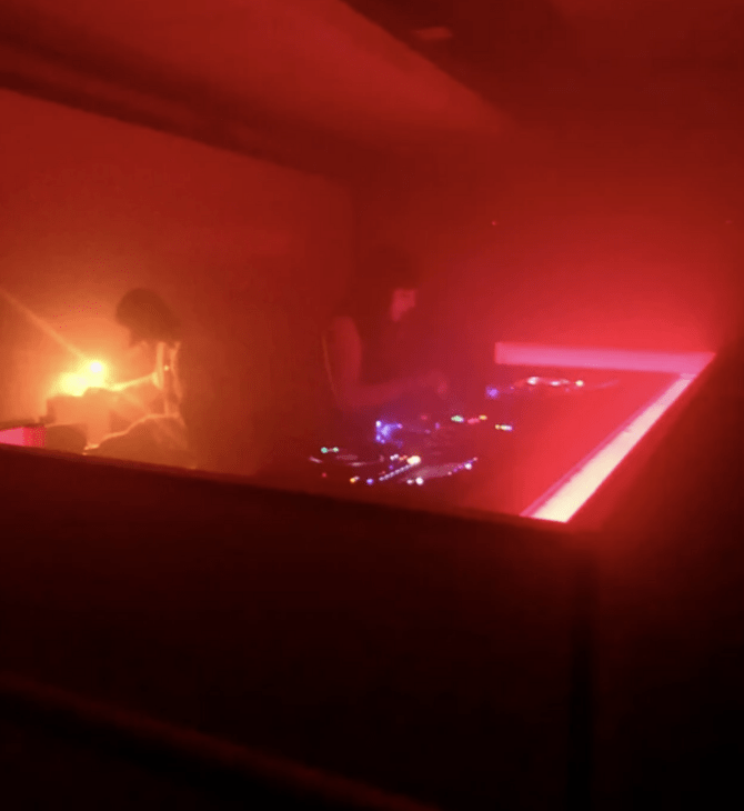 Η πρώτη μου βραδινή έξοδος σε παριζιάνικο κλαμπ 