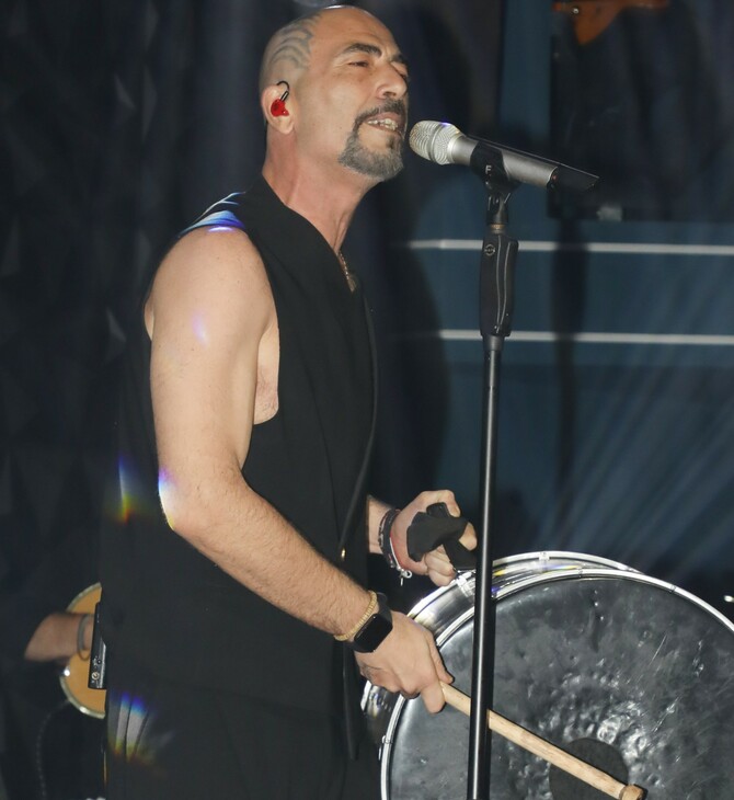 Βαλάντης: Έφτυσε τους μουσικούς του πάνω στη σκηνή εν μέσω προγράμματος