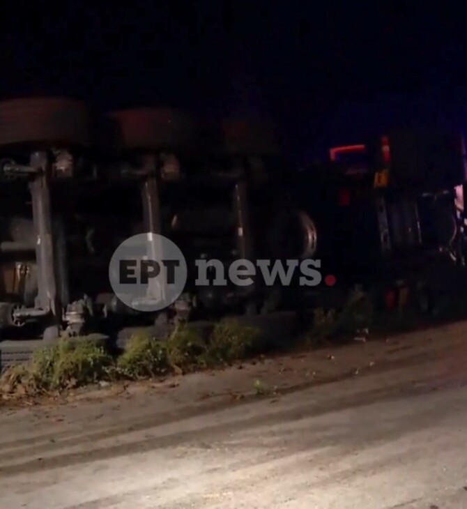 Ανατροπή νταλίκας στην Ιόνια Οδό - Νεκρός ανασύρθηκε ο οδηγός 