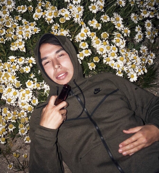 ΕΠΕΞ Τρυφερά πορτρέτα της καθημερινής ζωής από έναν Γροιλανδό φωτογράφο 