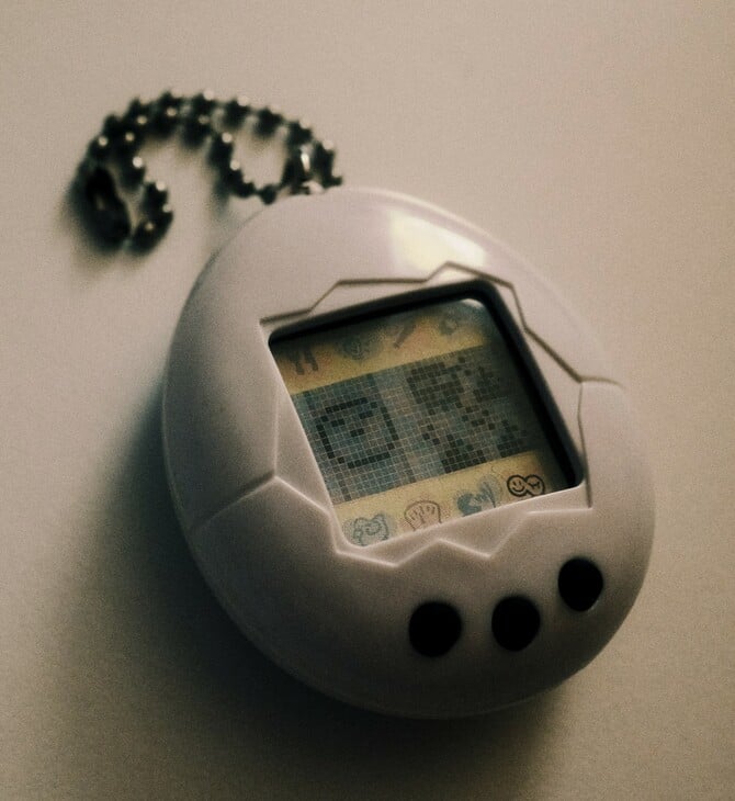 ΣΚ / Γιατί η Gen Z γοητεύεται όλο και περισσότερο από τη ρετρό τεχνολογία;