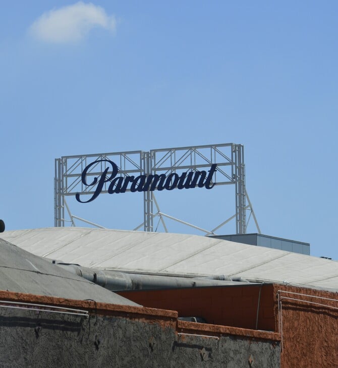 Ο όμιλος MFE του Μπερλουσκόνι στο πλευρό της Paramount στην εξαγορά της Warner Bros