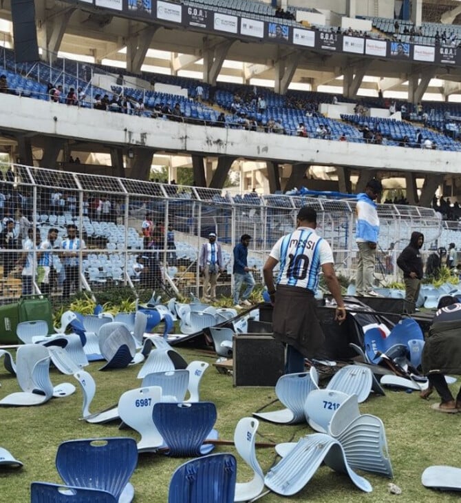 Λιονέλ Μέσι: Χάος στην έναρξη της περιοδείας του στην Ινδία - Eξαγριωμένοι φίλαθλοι πετούσαν καθίσματα