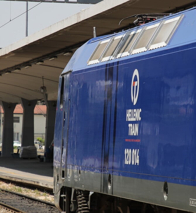 Θεσσαλονίκη: Λεωφορείο πέρασε διάβαση με κατεβασμένες μπάρες ενώ ερχόταν τρένο