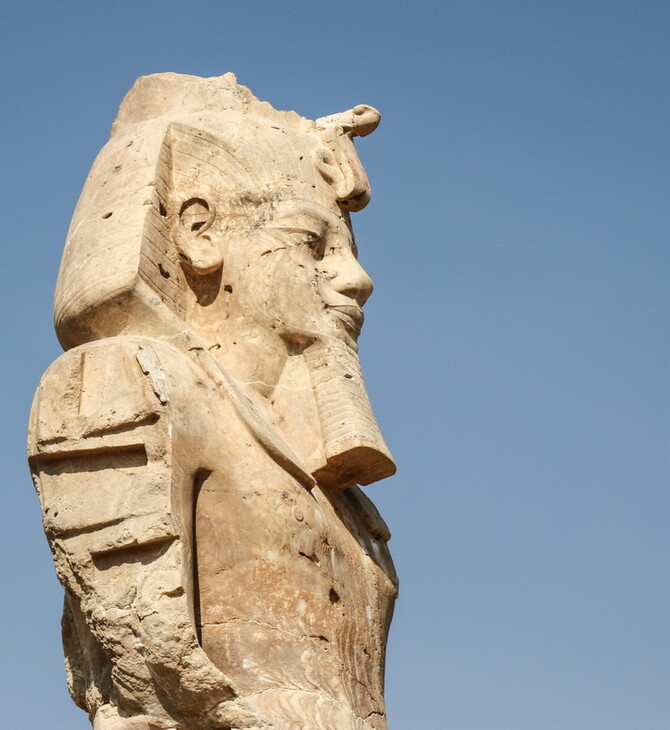 Αίγυπτος: Οι «Κολοσσοί του Μέμνονα» στέκουν και πάλι αγέρωχοι στο Λούξορ 