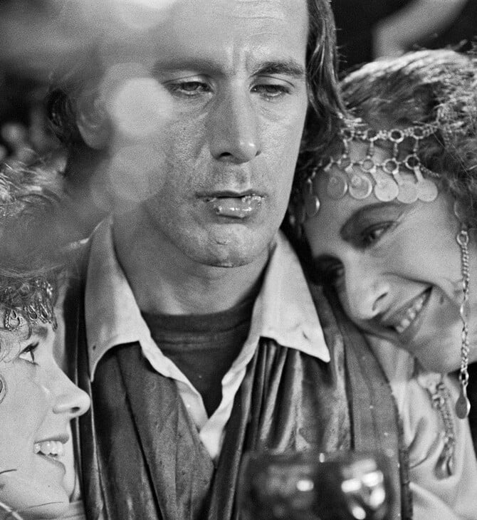 Είναι το «Singapore Sling» η πιο παρεξηγημένη ταινία του ελληνικού σινεμά;