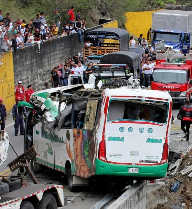 Κολομβία: 17 νεκροί μετά την πτώση πούλμαν σε χαράδρα 