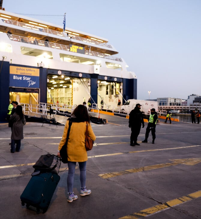 Χριστούγεννα 2025: Εκπτώσεις σε ακτοπλοϊκά και αεροπορικά εισιτήρια για τους αναπληρωτές εκπαιδευτικούς