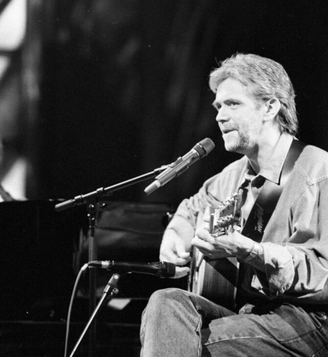 Στο πλευρό του Nemo ο Ιρλανδός νικητής της Eurovision - Επιστρέφει το τρόπαιο λόγω Ισραήλ 