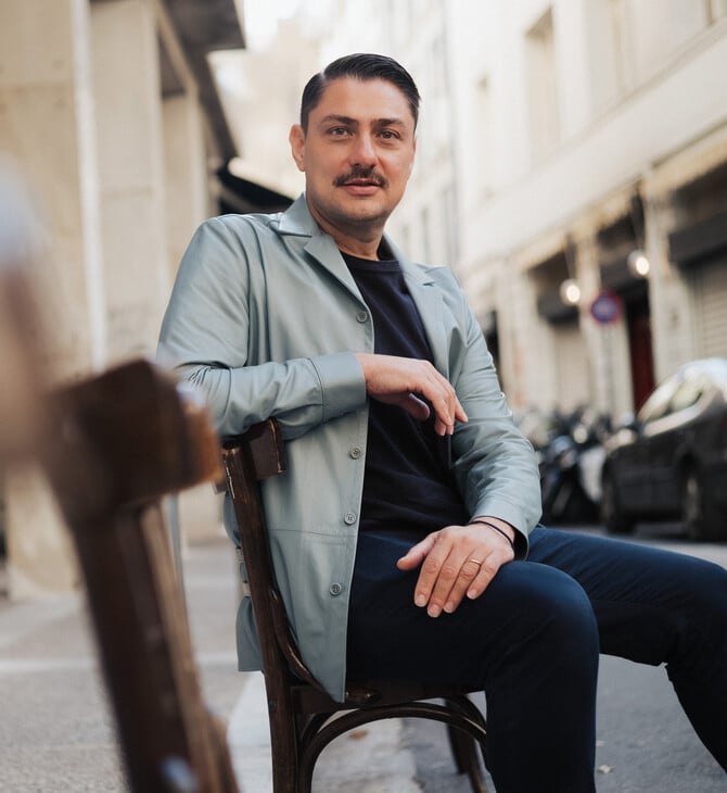 Ο takis ξεκίνησε από το Κιάτο και έφτασε στα κορυφαία θέατρα του κόσμου