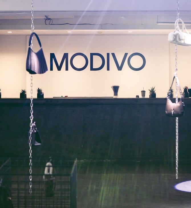 MODIVO & epapoutsia.gr παρουσιάζουν τις χειμερινές συλλογές 2025 μέσα από μια iconic εμπειρία Fashion Art Gallery