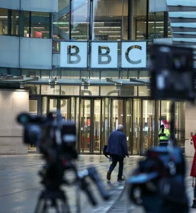 Το BBC δεσμεύεται να υπερασπιστεί τον εαυτό του ενάντια στην αγωγή ύψους 10 δισ. δολαρίων του Τραμπ
