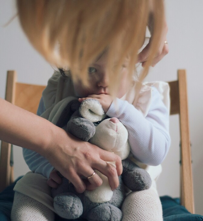 Θεσσαλονίκη: 55χρονη κατηγορείται για τη σεξουαλική κακοποίηση του παιδιού της οικιακής βοηθού της 