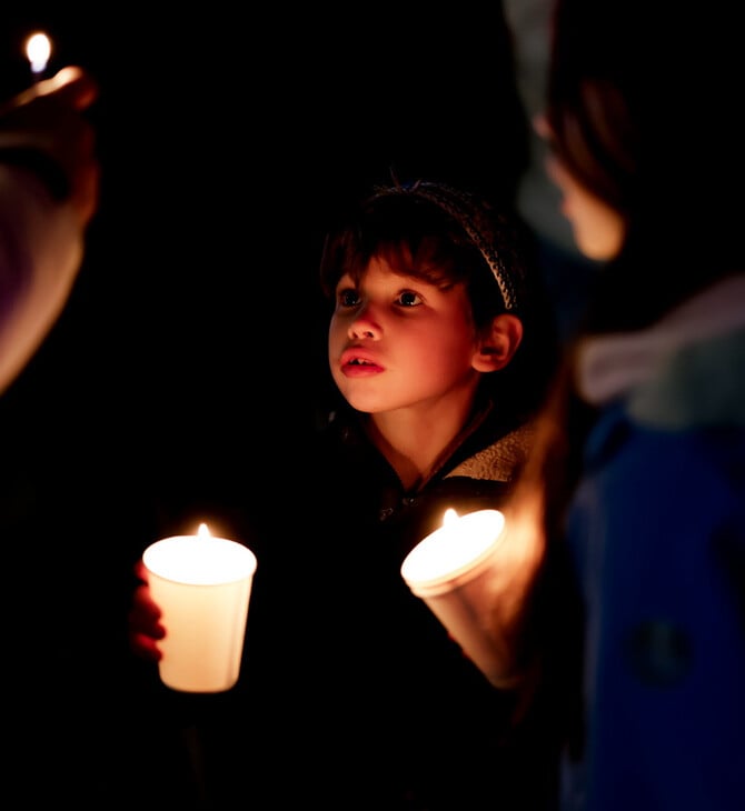 Τρομοκρατική επίθεση στο Σίδνεϊ: Xιλιάδες πολίτες θρηνούν σε αγρυπνίες σε όλη την Αυστραλία