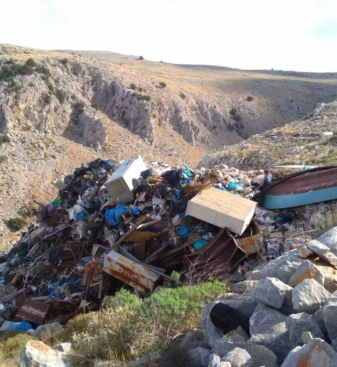 Ύδρα: Μια χωματερή κόντρα στον πολιτισμό και στην ιστορία του νησιού