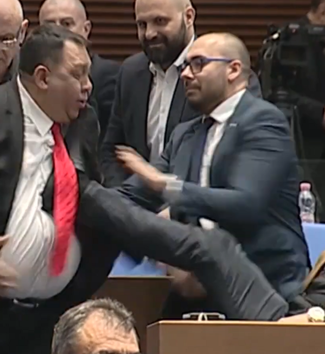 Γροθιές στη Βουλή της Βουλγαρίας λίγες ημέρες πριν από την ένταξη στο ευρώ