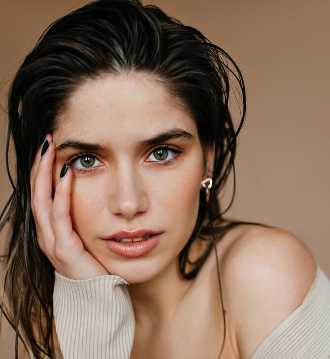 Το beauty combo που κρατά την επιδερμίδα φωτεινή και «μαγική», από το πρωί ως το βράδυ