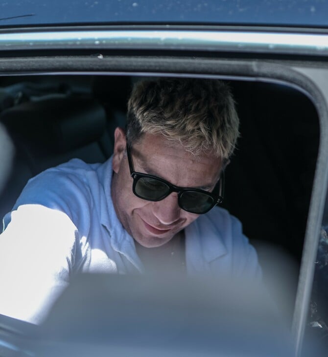 Γιώργος Μαζωνάκης: Η στιγμή που ο 21χρονος φτάνει στην Ευελπίδων για να τον καταγγέλλει