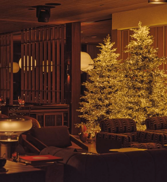 Γιορτές στα Asteria: H γειτονιά της Γλυφάδας φοράει τα καλά της και γεμίζει με εορταστικό φως