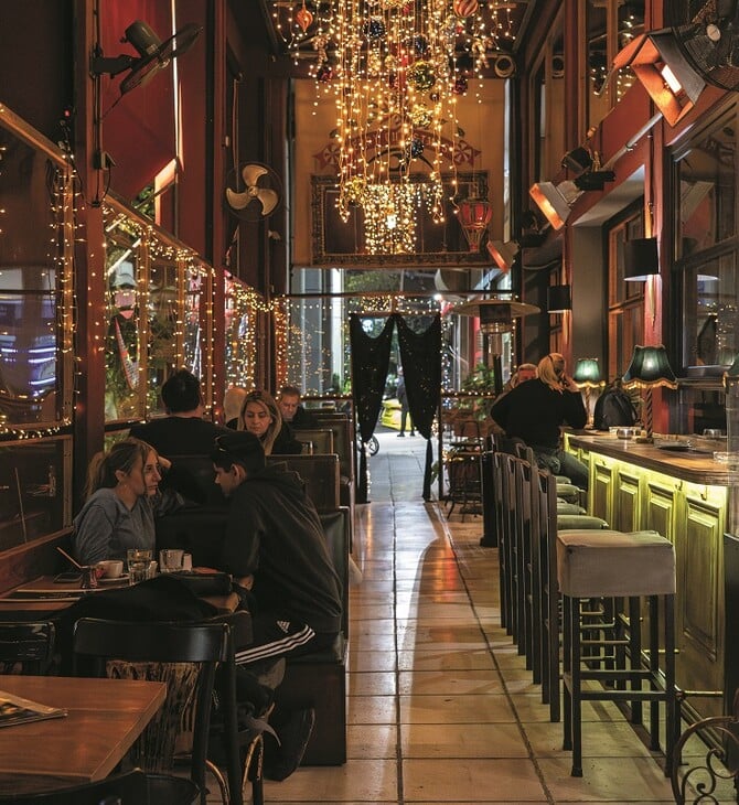 Urban Bar: Εδώ μαζεύονται τρεις διαφορετικές γειτονιές, και καθεμία έχει έναν καλό λόγο