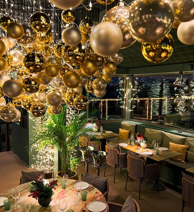 Γιορτές με γεύση, θέα και αθηναϊκή λάμψη στο 10 Urban Roof