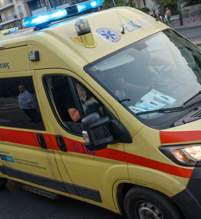 ΑΣΘΕΝΟΦΟΡΟ ΚΛΟΥΒΑ ΤΡΟΧΑΙΟ ΣΥΓΚΡΟΥΣΗ